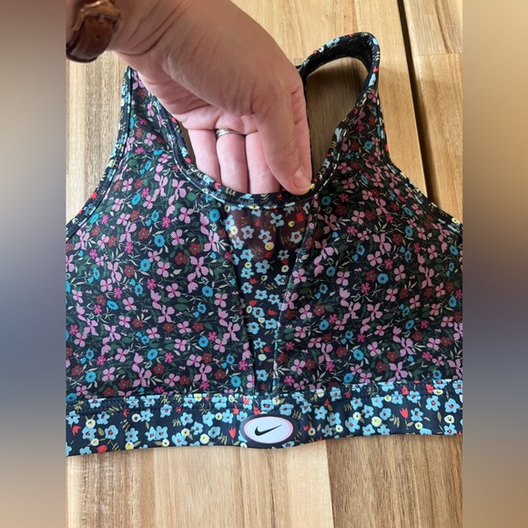 Nike Dri-fit Sports Bra floral mesh, size small - Picture 2 of 4